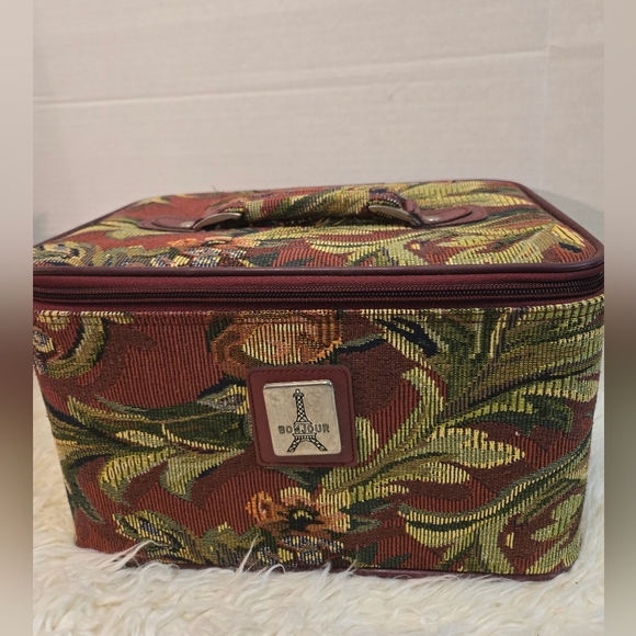 Vintage Handbags - Vintage Tapestry Makeup Bag